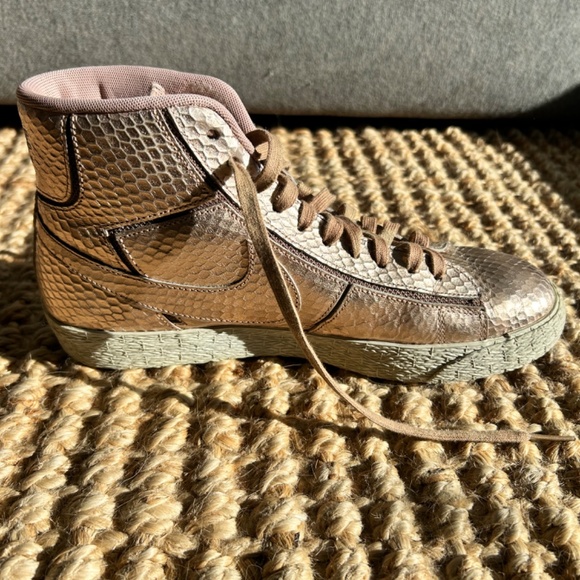 Nike Women’s Metallic Bronze Snake Blazers Sneakers Size 8 - Picture 5 of 8
